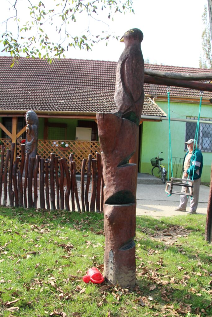 A Nemzetközi Fafaragó Tábor szobrai