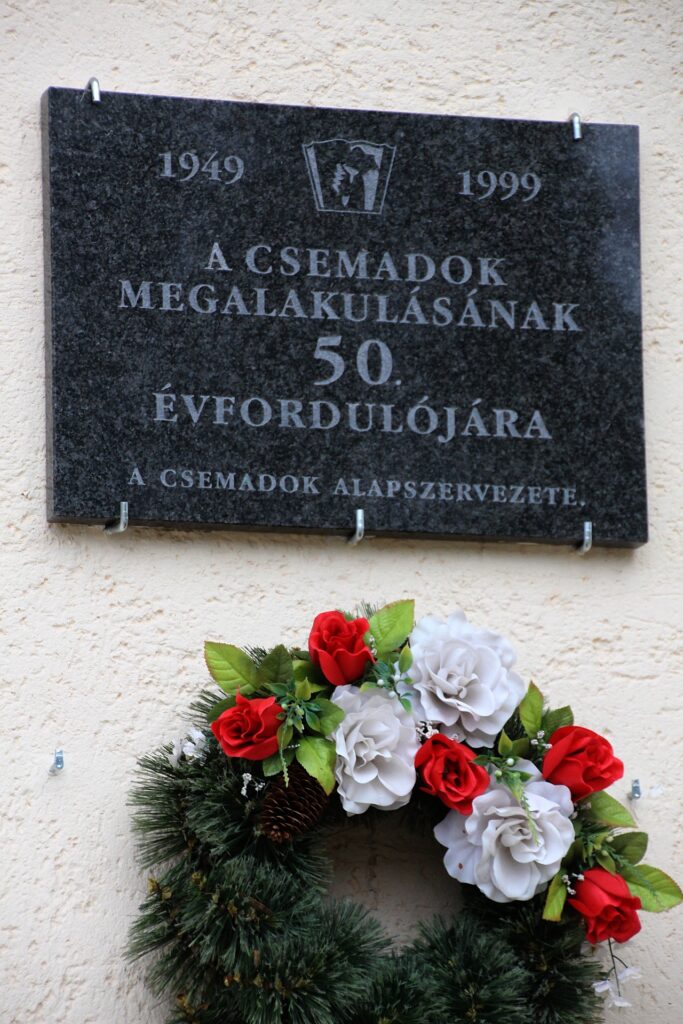 A Csemadok megalakulása 50. évfordulójának emléktáblája
