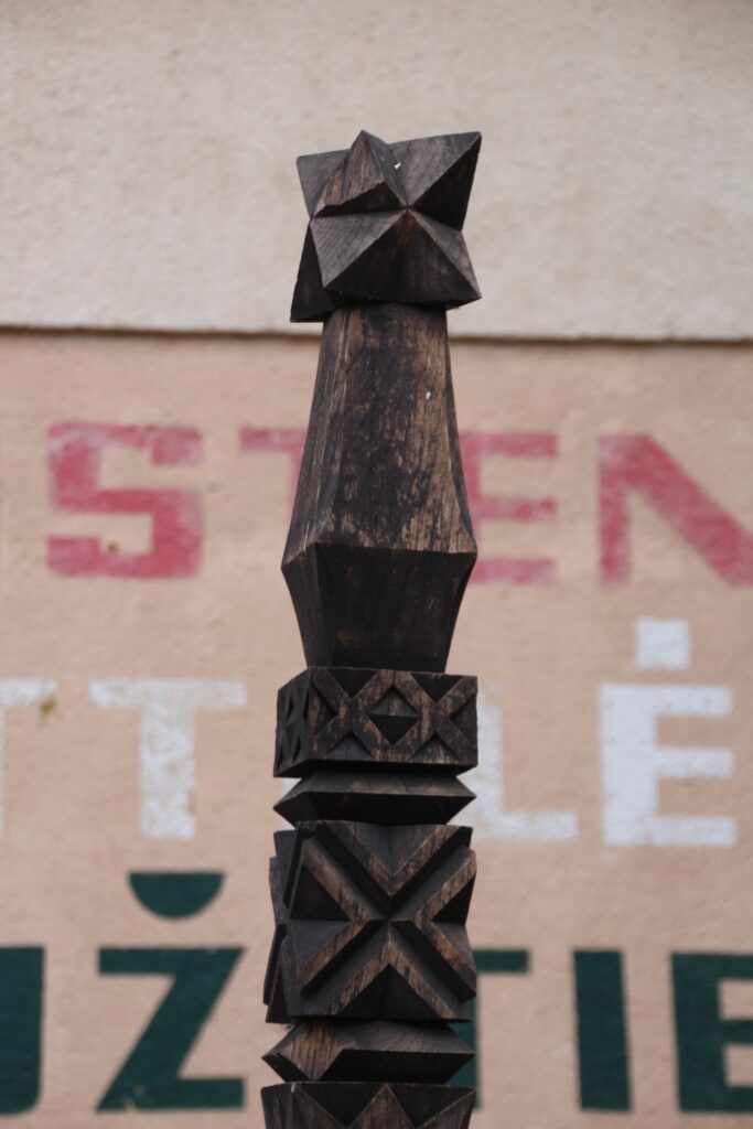 A Csemadok megalakulása 50. évfordulójának kopjafája