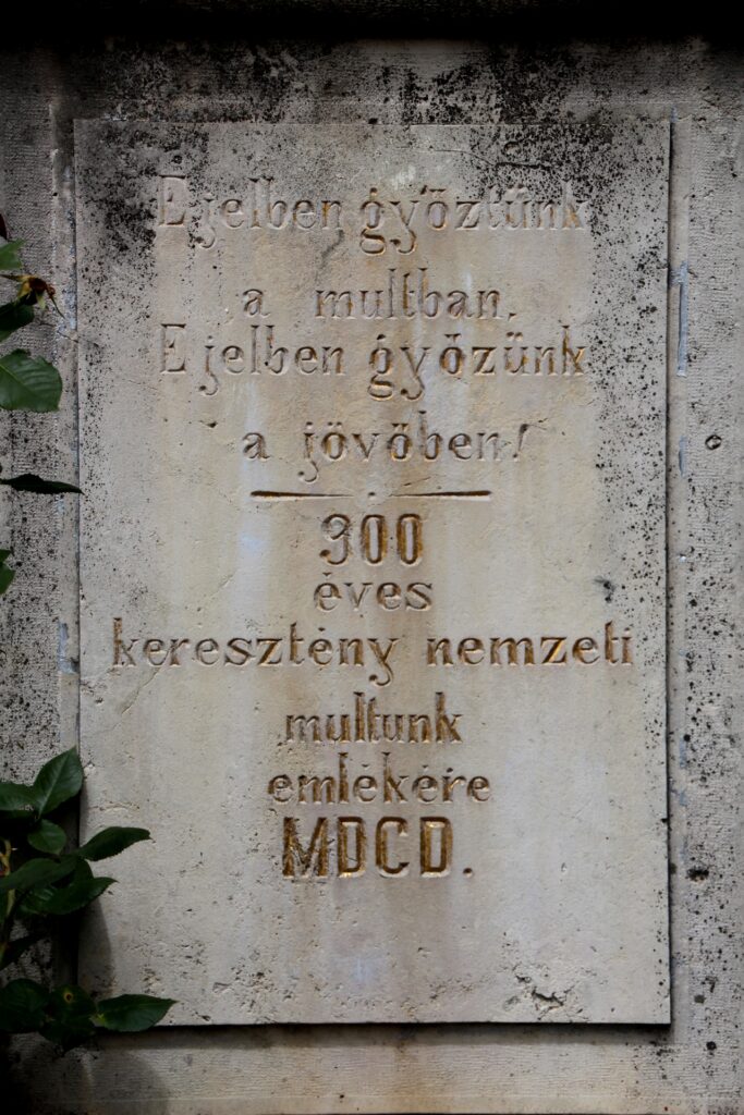 A kereszténység felvételének 900. évfordulójára állított feszület