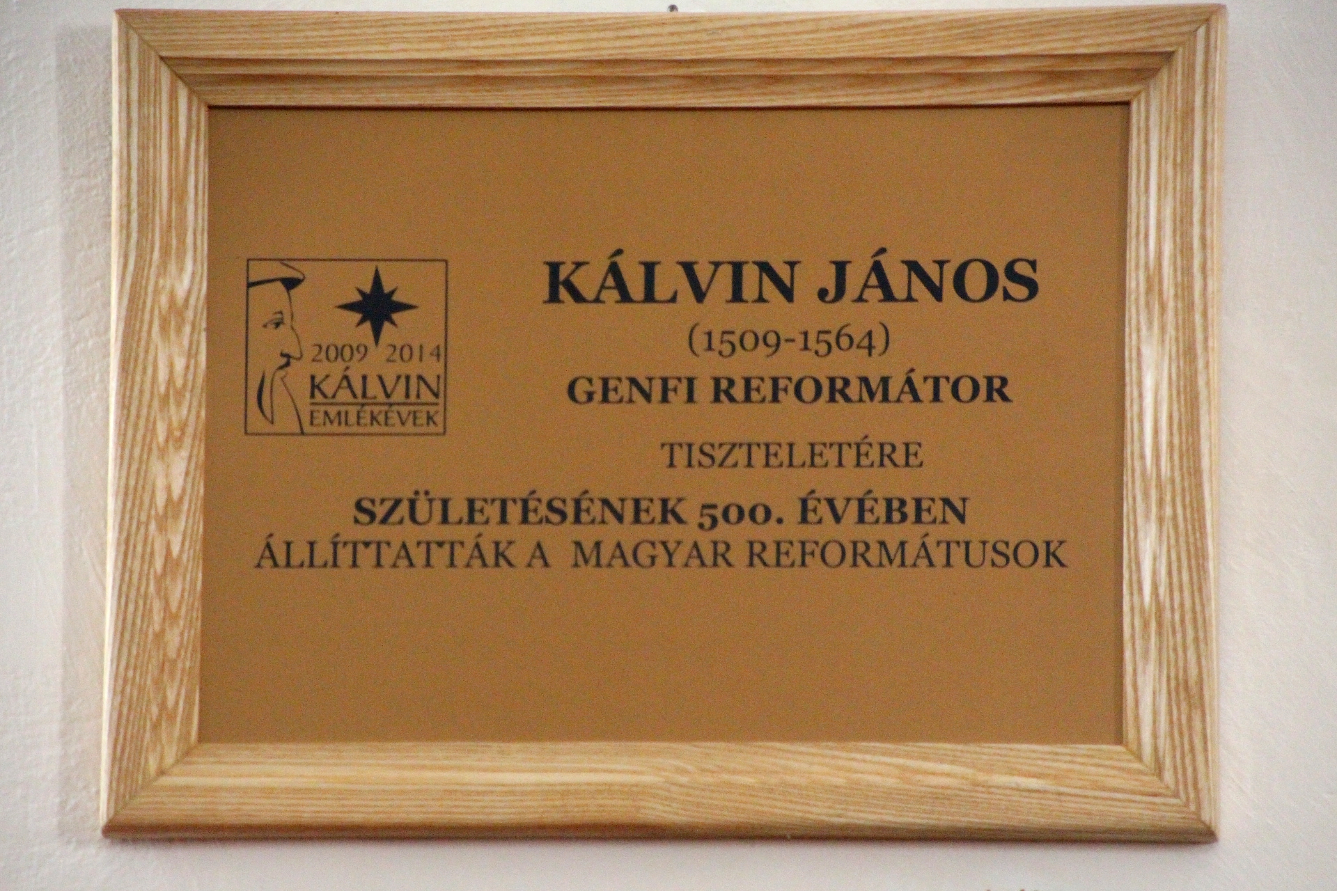 Kálvin János emléktábla a református templomban