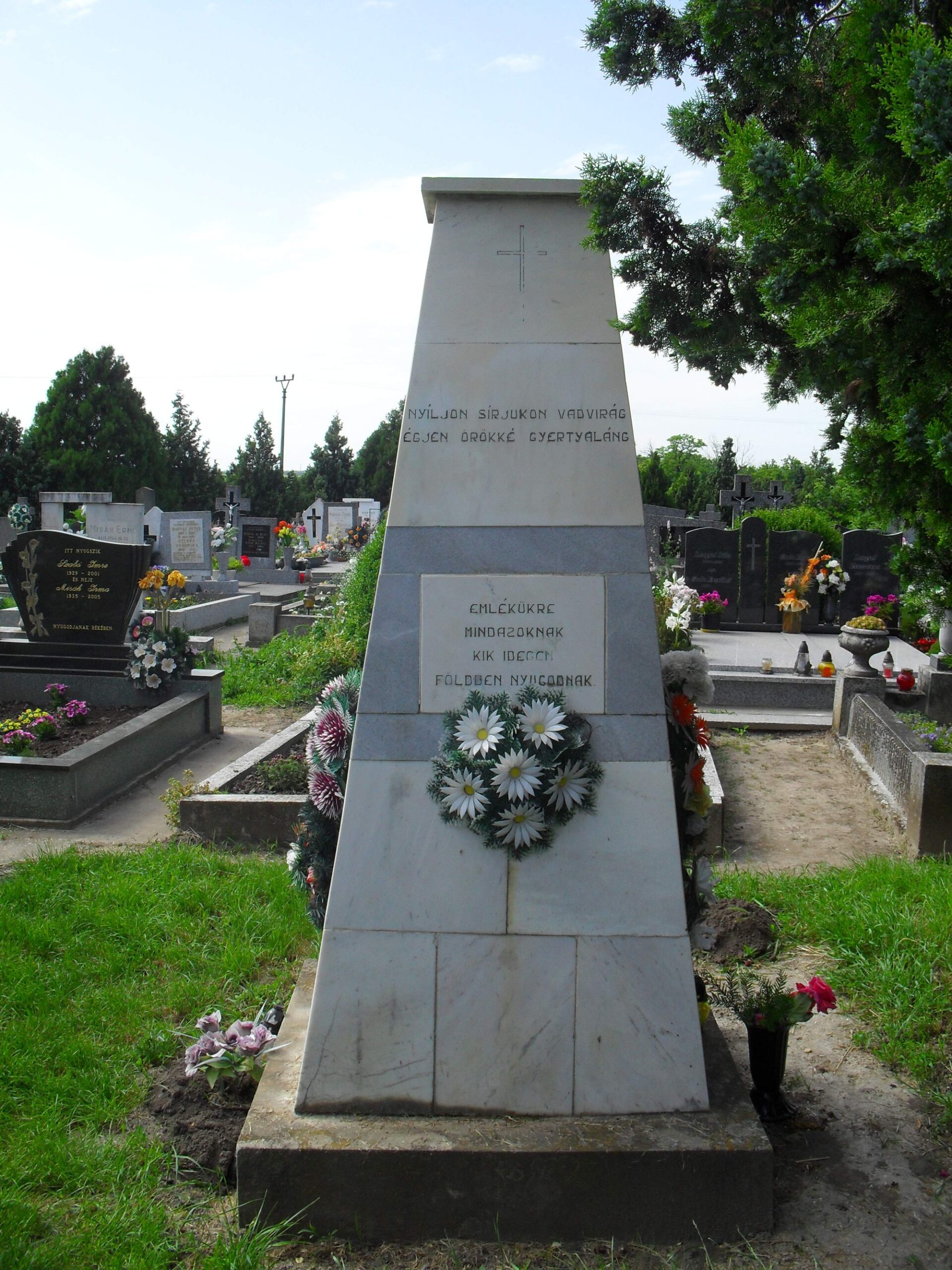 Az idegenben nyugvó perbeteiek jelképes sírhelye