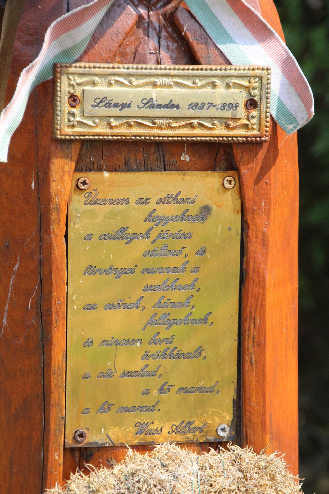 Lányi Sándor emlék-kopjafája