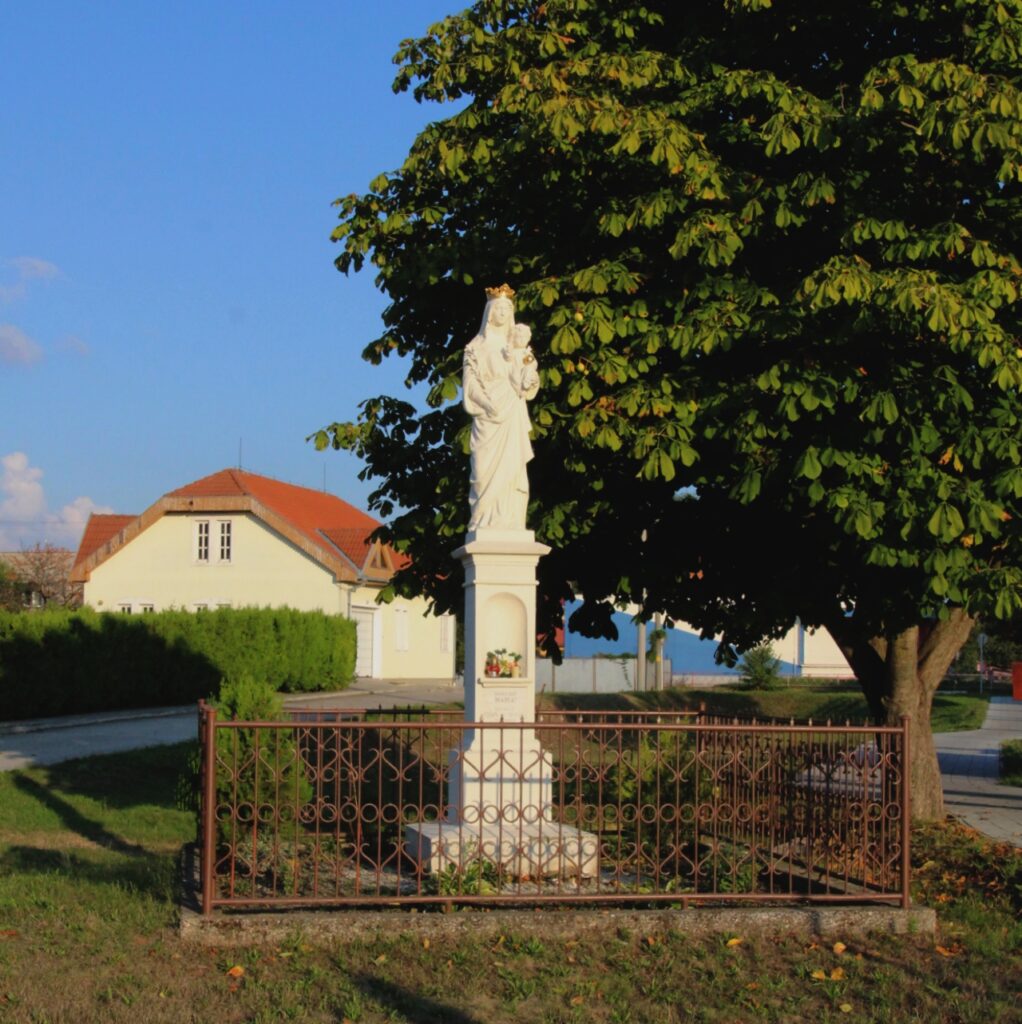 Madonna szobor