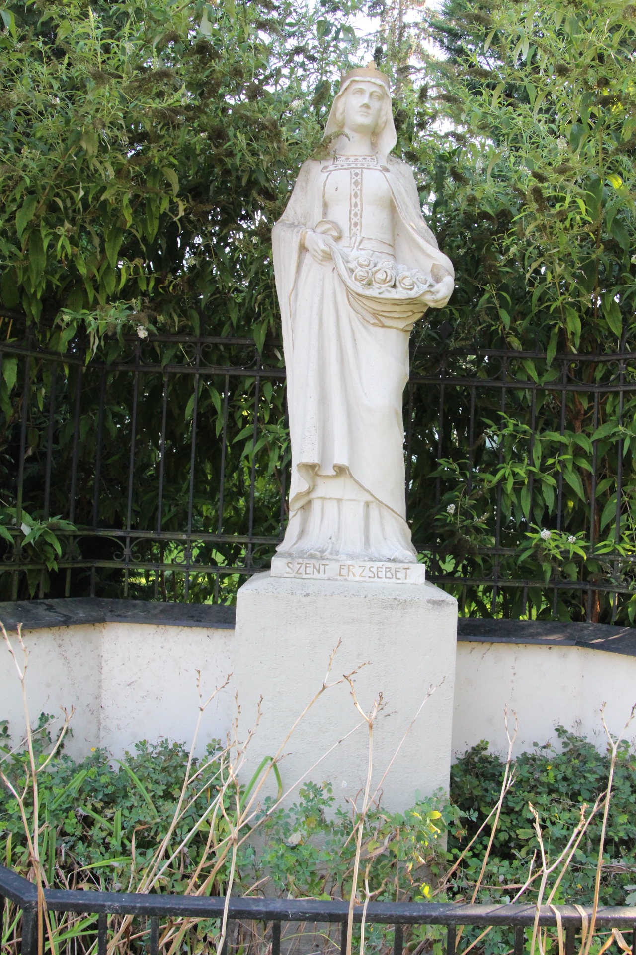 Szent Erzsébet szobra