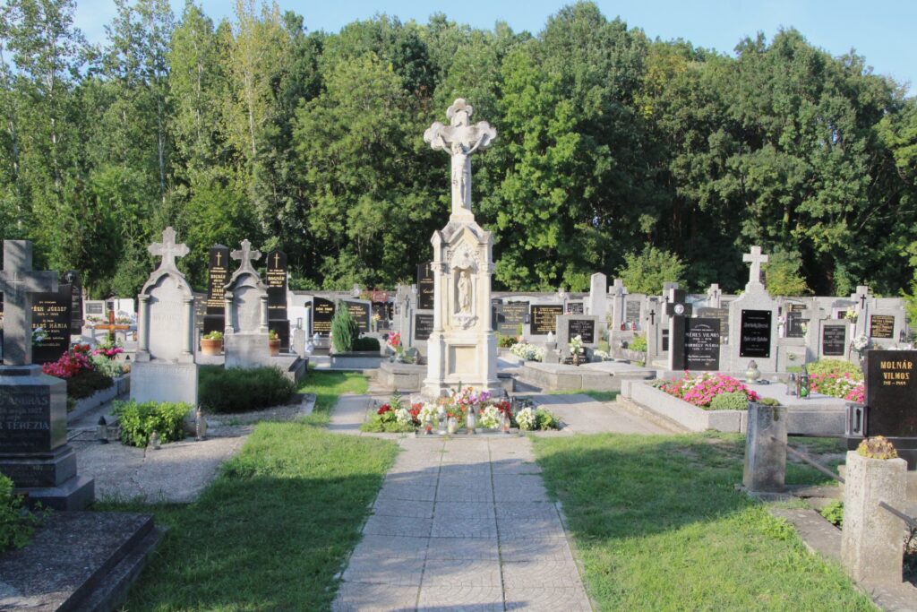 A várkonyi temető nagykeresztje