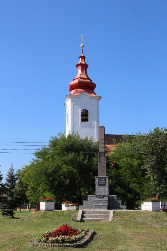 Az 1. és 2. világháború hőseinek emlékműve