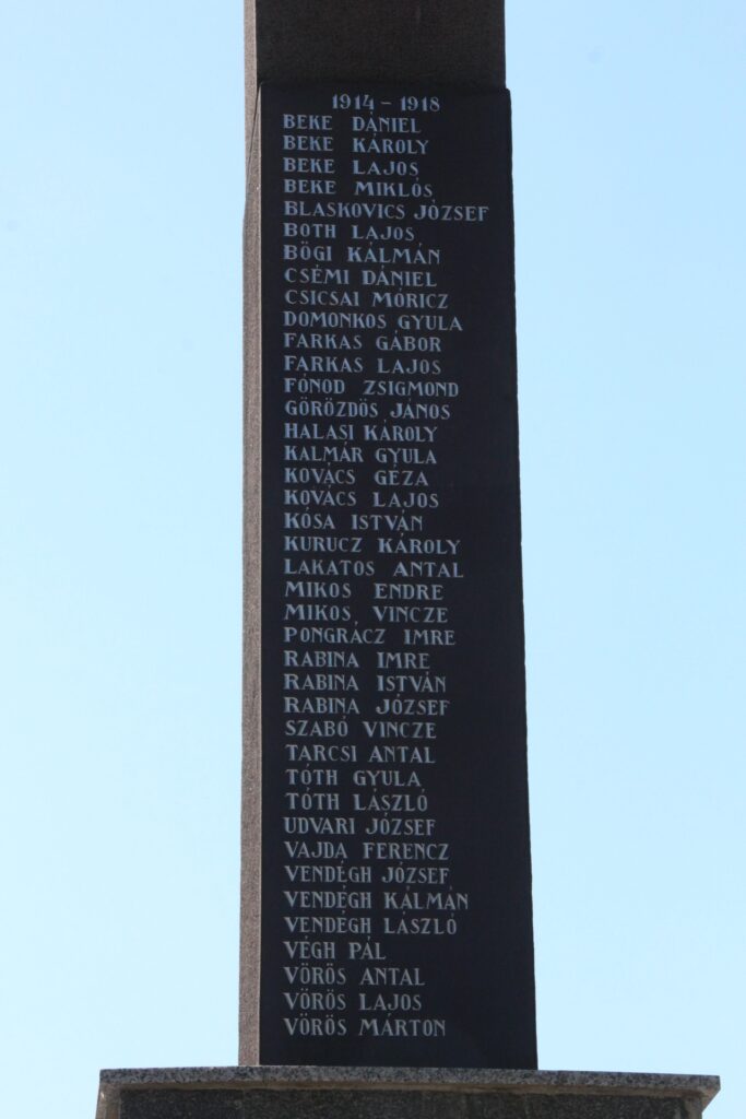 Az 1. és 2. világháború hőseinek emlékműve