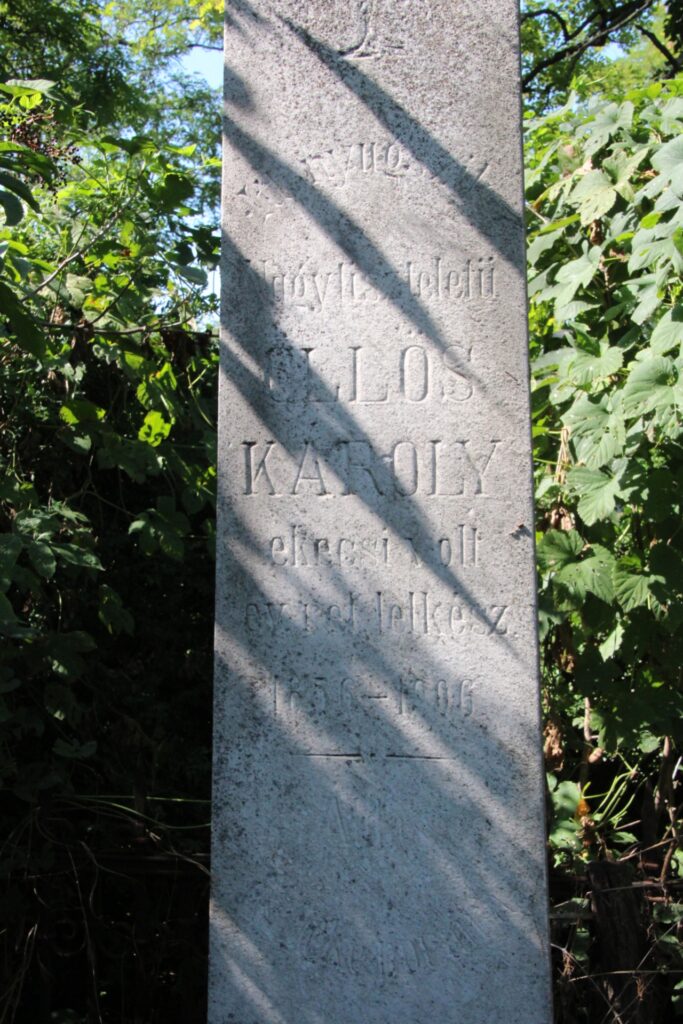 Öllös Károly református lelkész sírja