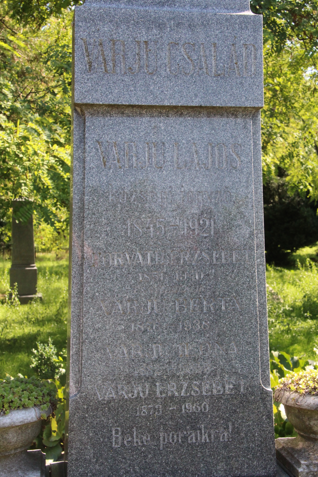 Varju Lajos községi jegyző családi sírhelye