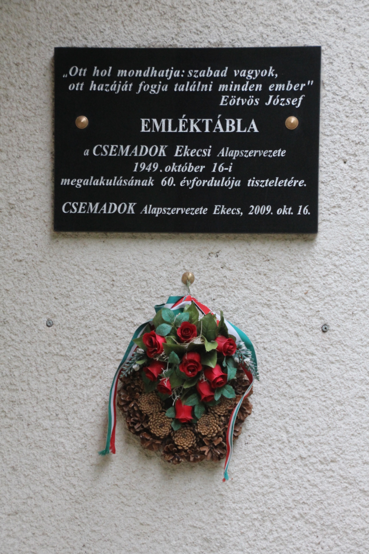 A Csemadok megalakulása 60. évfordulójának emléktáblája