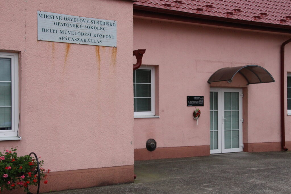 A Csemadok megalakulása 60. évfordulójának emléktáblája