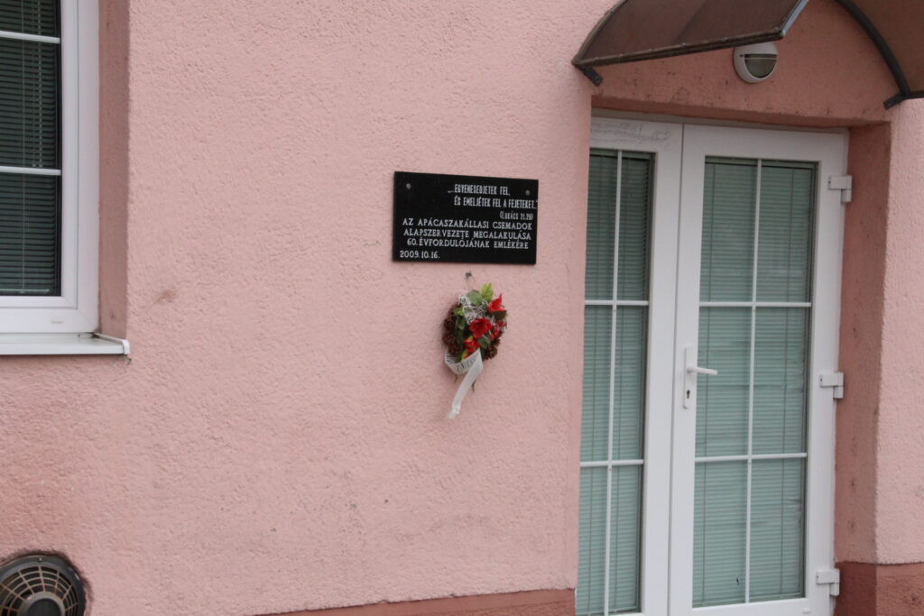 A Csemadok megalakulása 60. évfordulójának emléktáblája