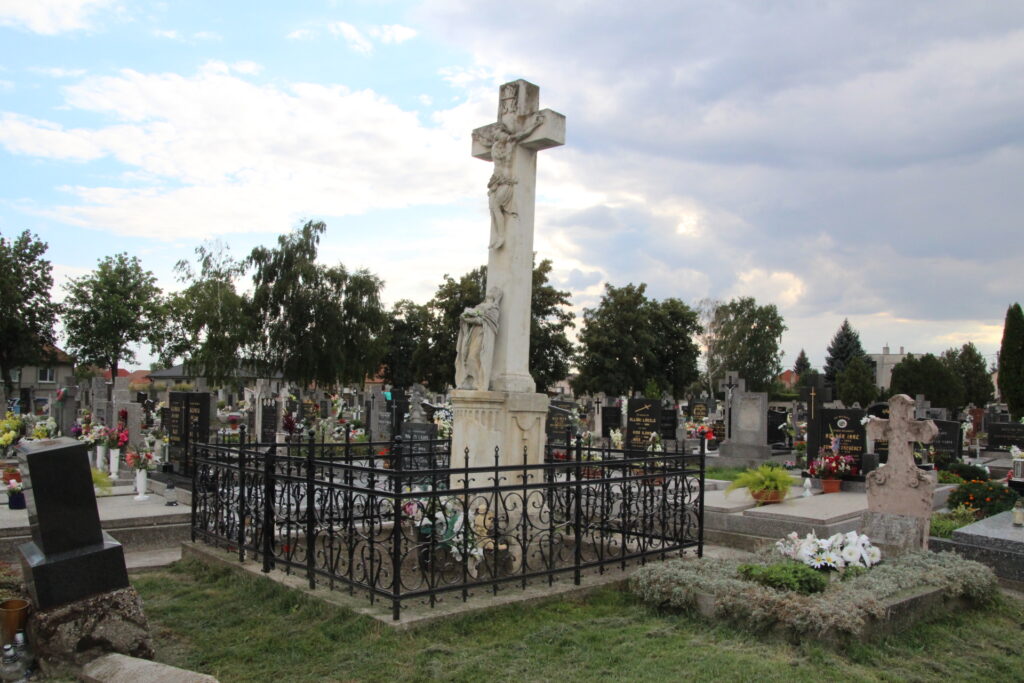 Temetői nagykereszt