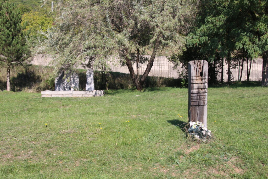 Zsidó sírok a szádalmási temetőben