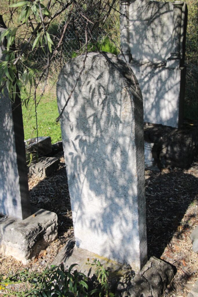 Zsidó sírok a szádalmási temetőben