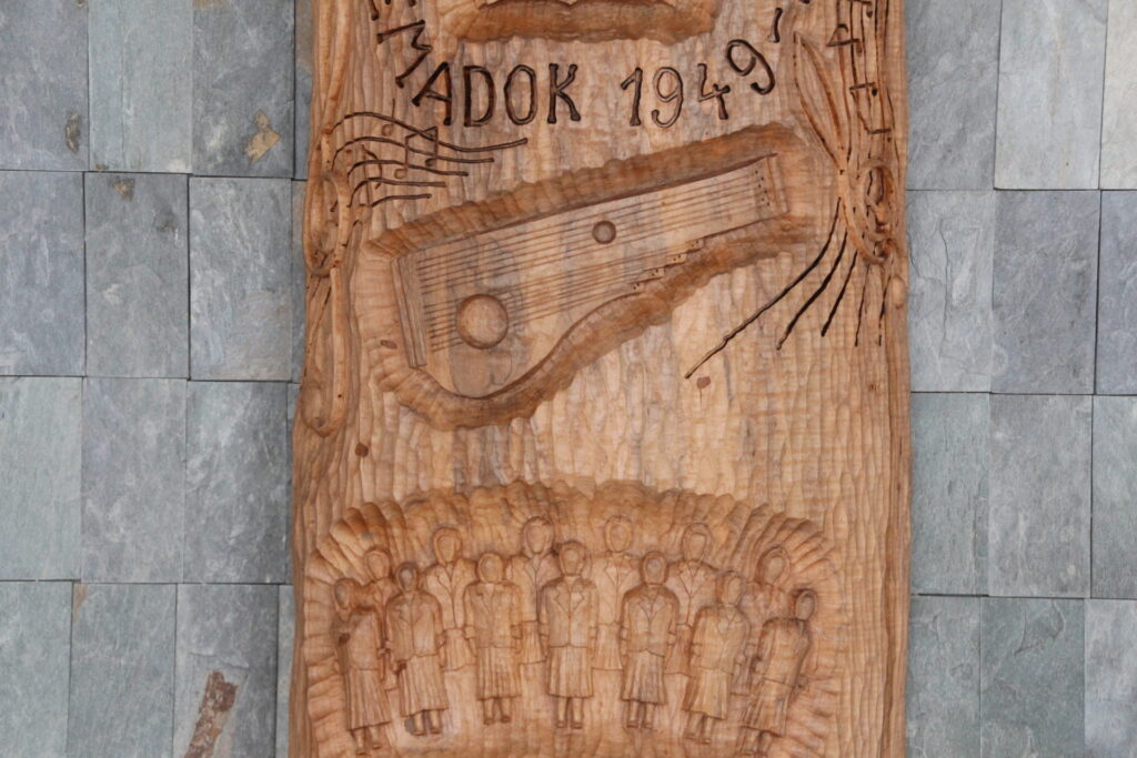 A Csemadok megalakulásának 65. évfordulójára készült szobor