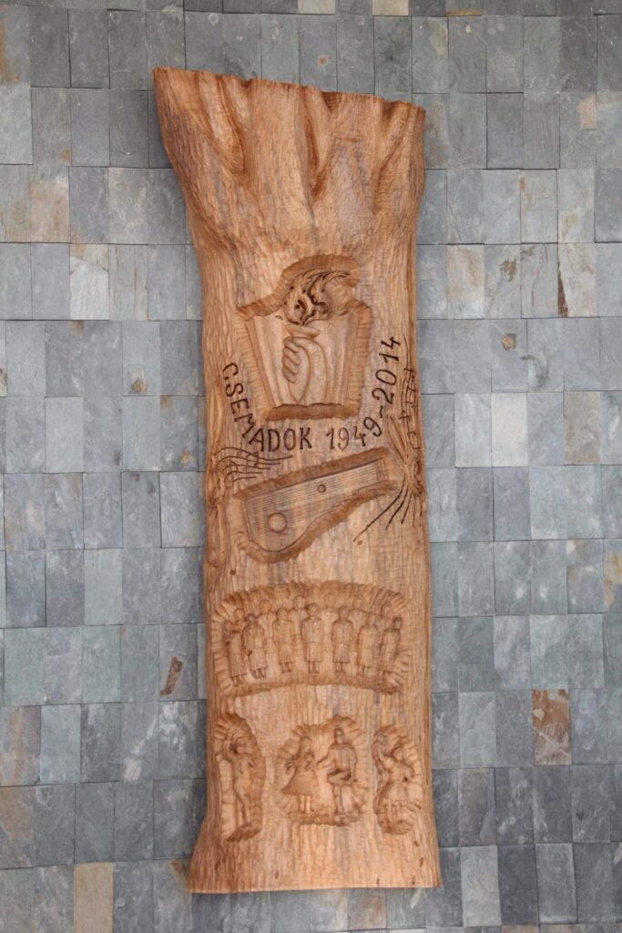 A Csemadok megalakulásának 65. évfordulójára készült szobor