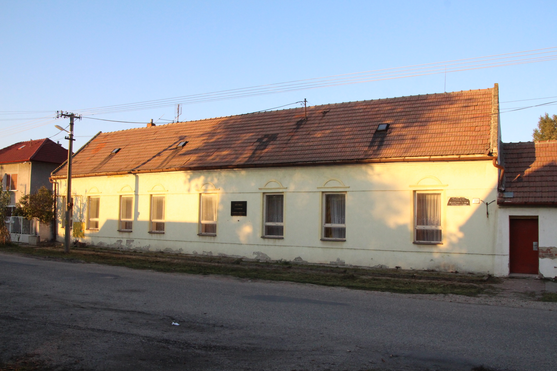 Az 1946-47-ben kitelepítettek emléktáblája