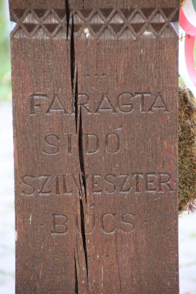 A Hídverő napok emlékére állított kopjafa