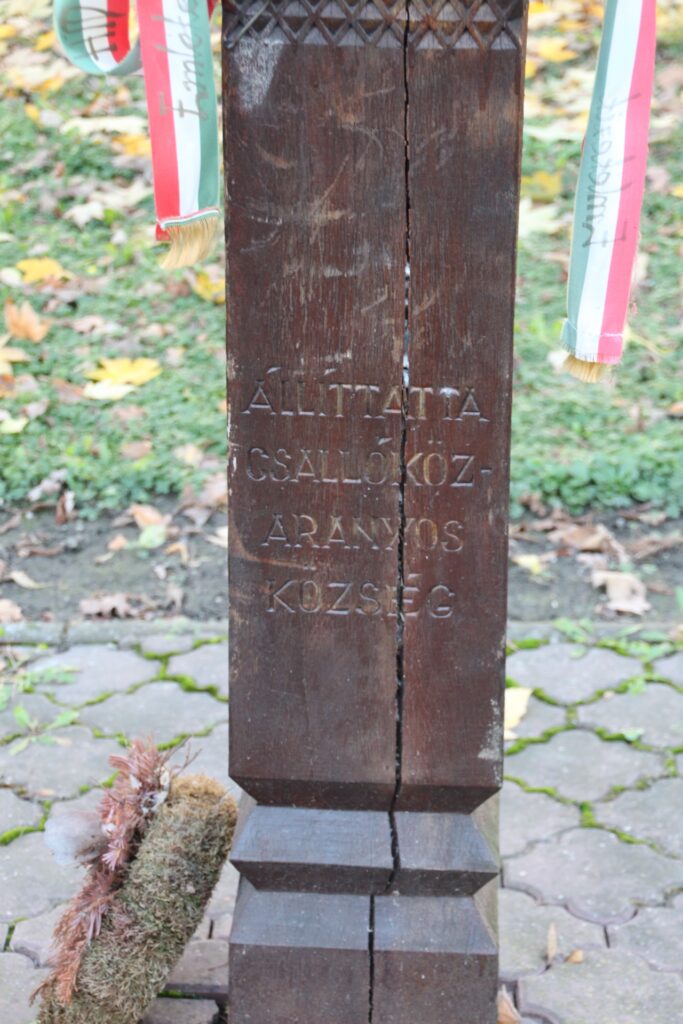 A Hídverő napok emlékére állított kopjafa