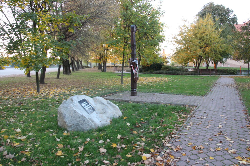 Az árvíz 50. évfordulójának emléktáblája