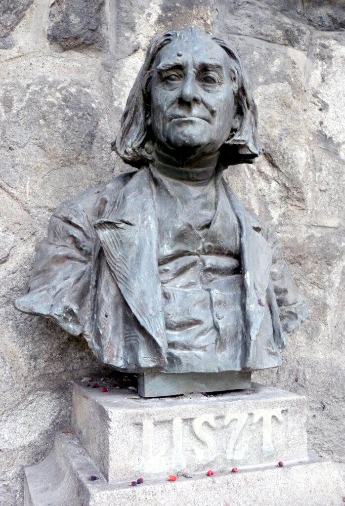 Liszt Ferenc mellszobra
