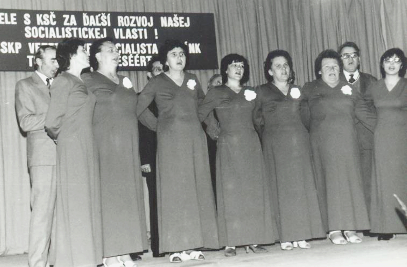 nagyabonyi-nepdalkor-1983