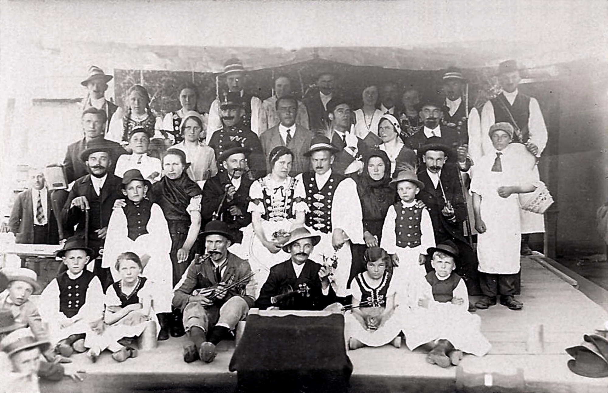 hontfuzesgyarmat-falusi-verebek-1930