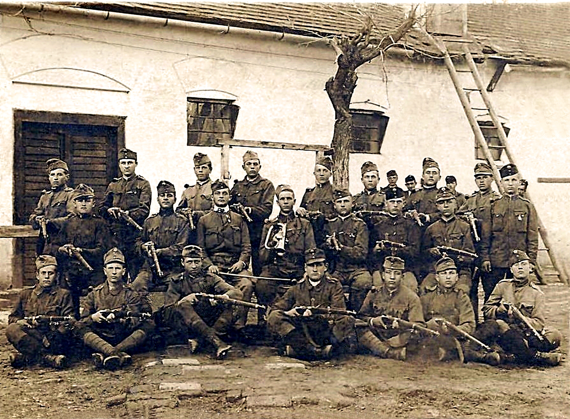 hontfuzesgyarmat-katona-Berka janos-balrol-2-allo