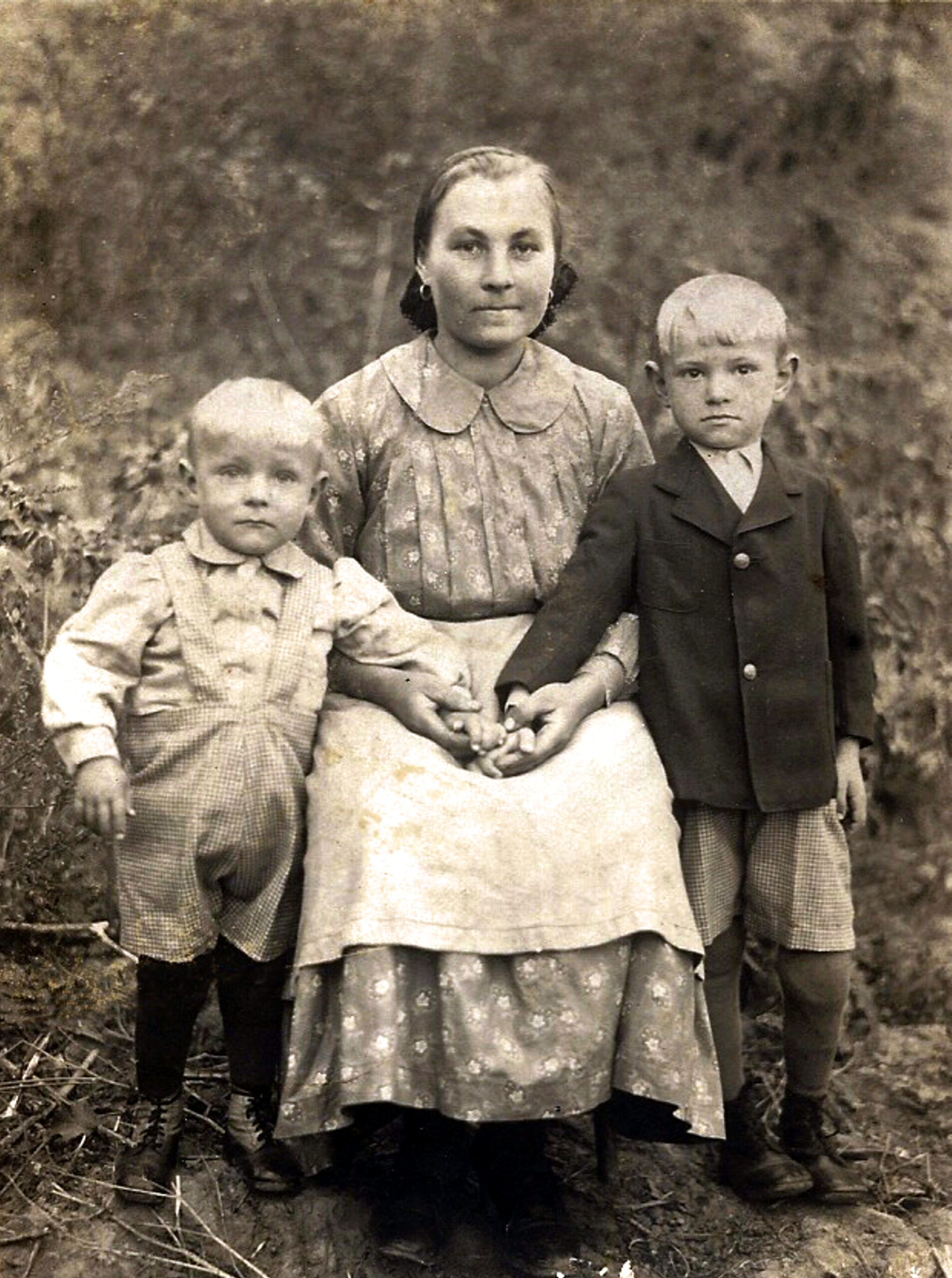 hontfuzesgyarmat-anya-ket-fiaval