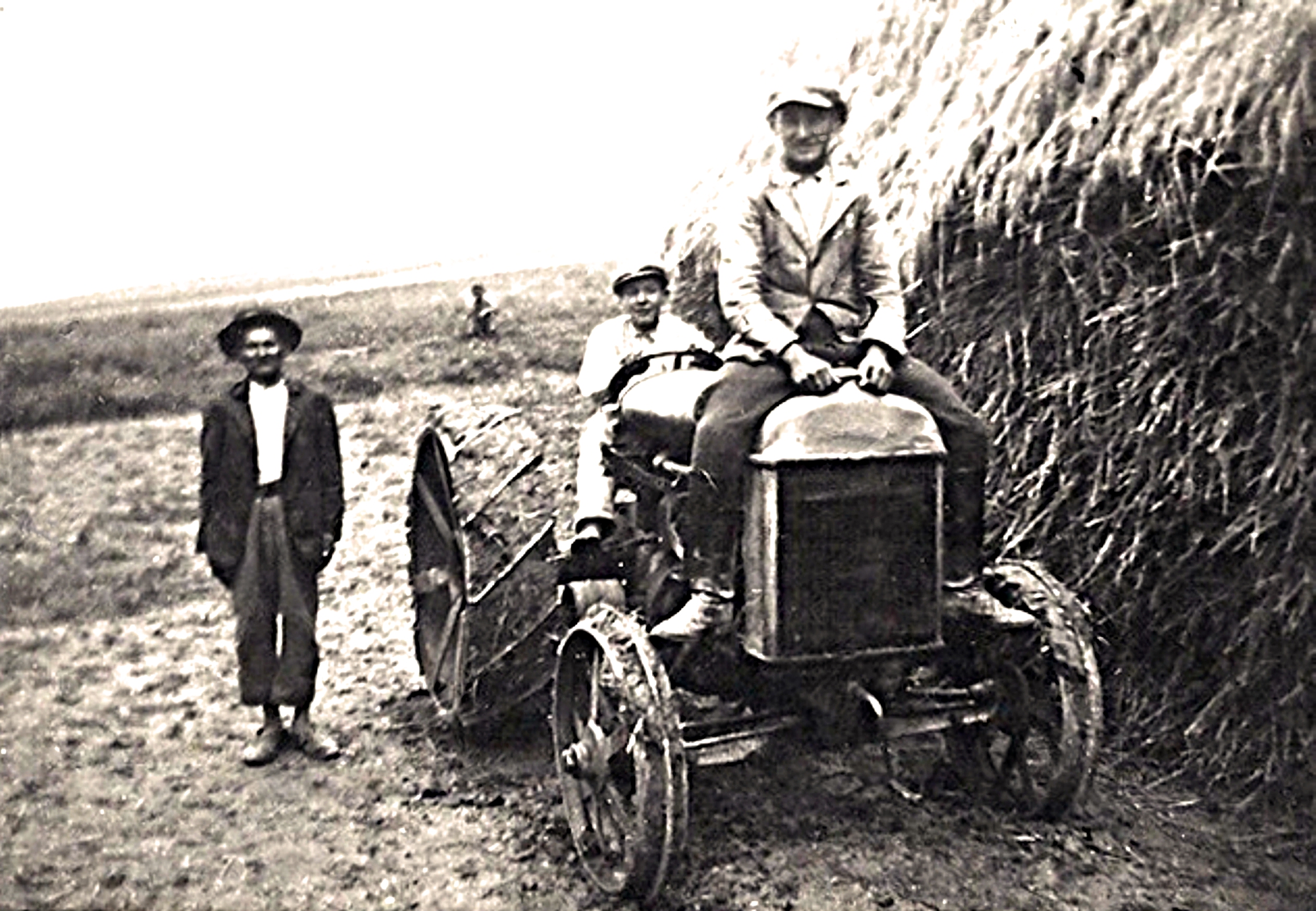 hontfuzesgyarmat-hordas-traktorral (1)