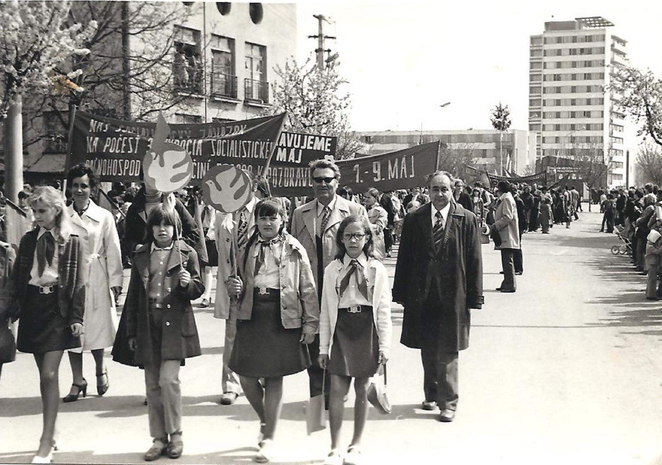 hontfuzesgyarmat-majus-1-80-as-evek