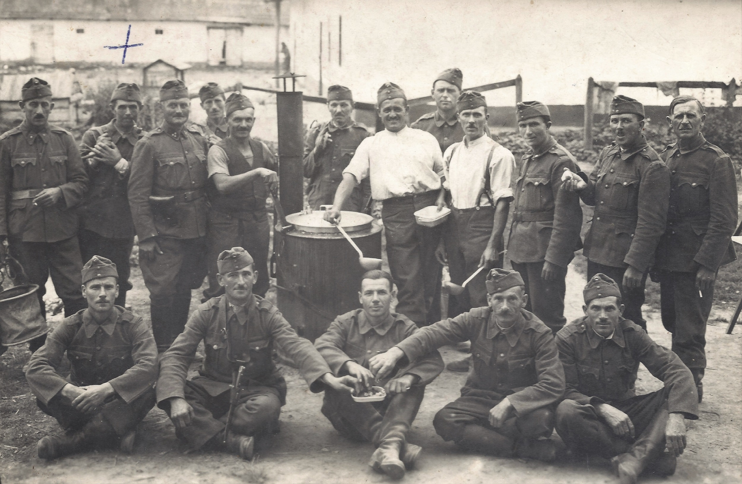 hontfuzesgyarmat-katonak-csehorszagban-foznek