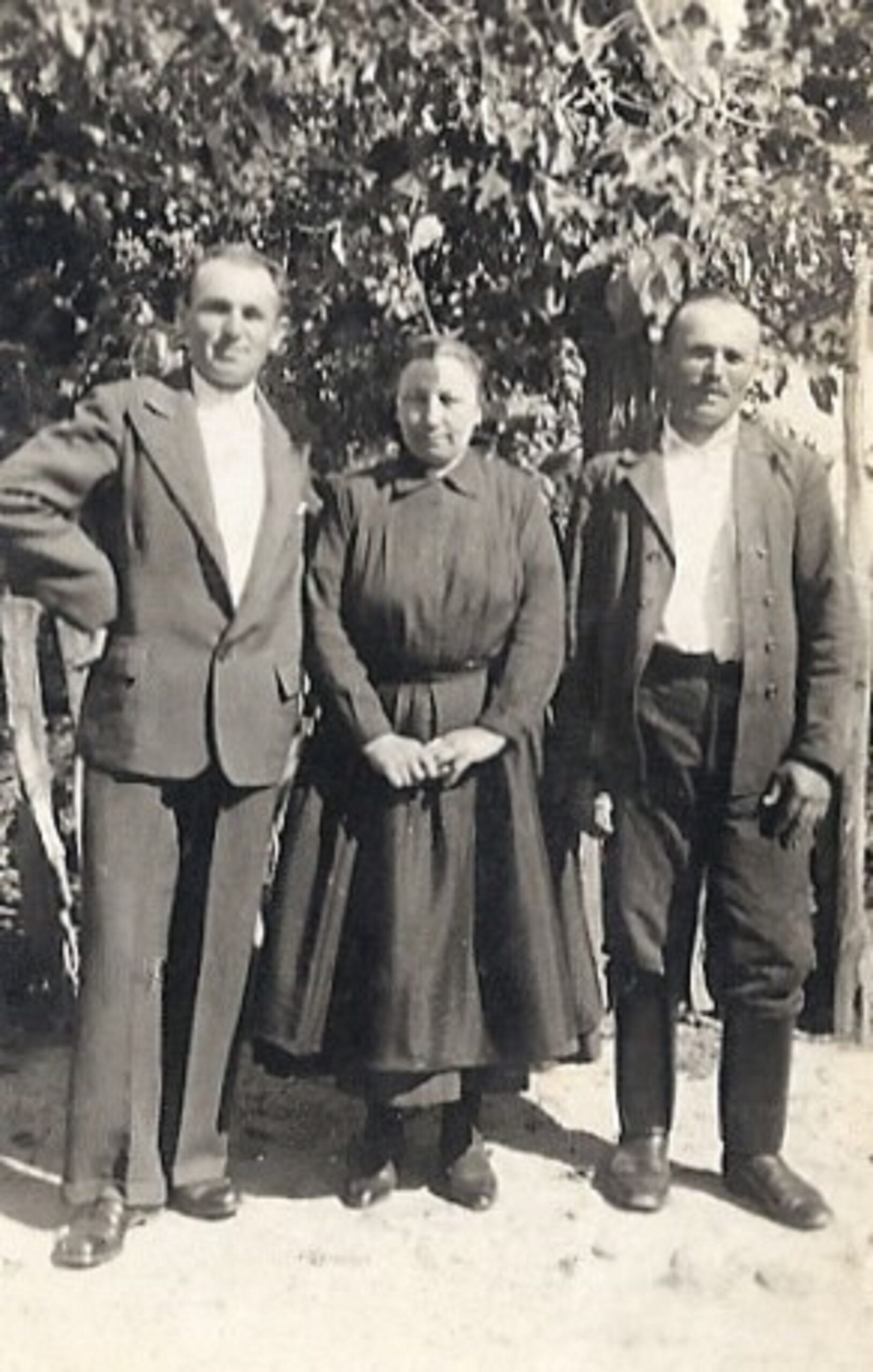 hontfuzesgyarmat-ferfiak-asszony