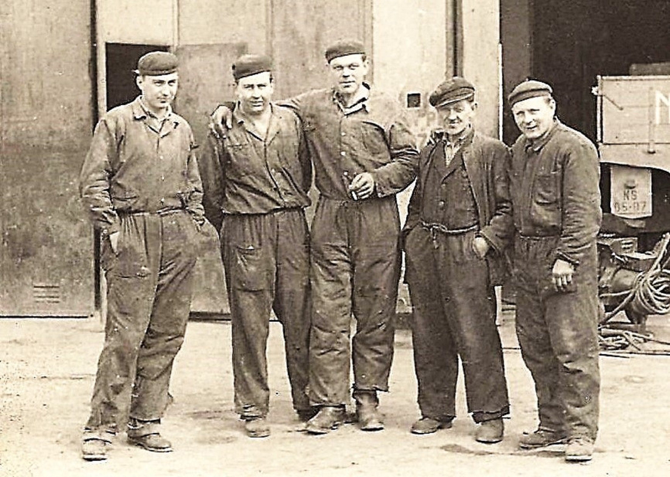 hontfuzesgyarmat-jeerde-munkasai