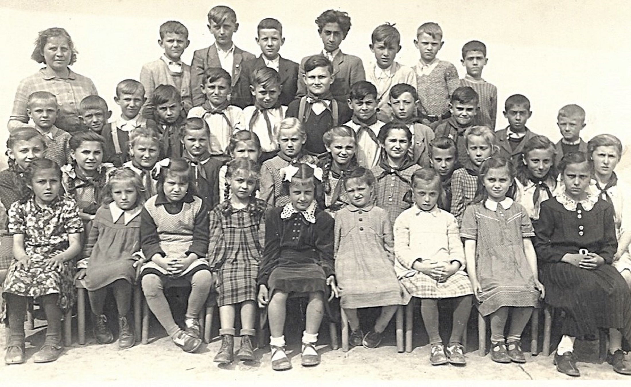 hontfuzesgyarmat-iskola-1951-52