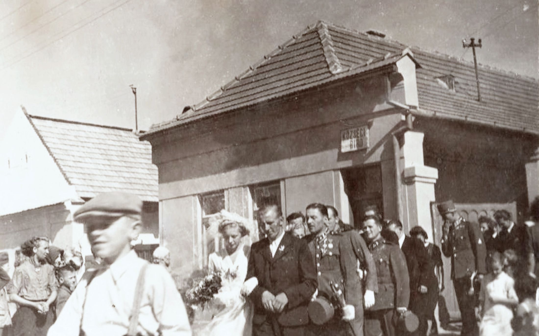 vaga-eskuvo-a-bironal