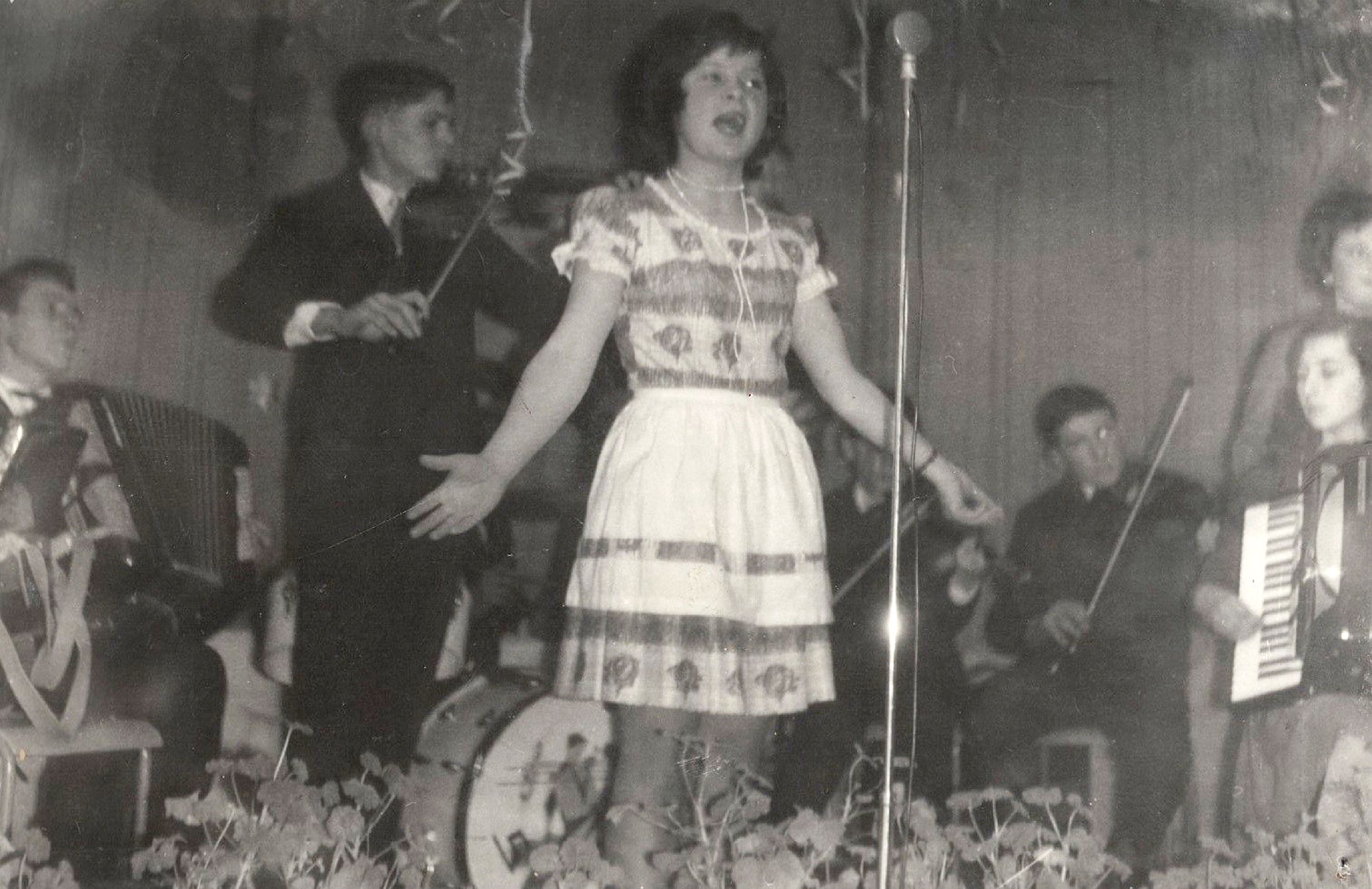 ipolybalog-fellepes-az-iskolaban-1964