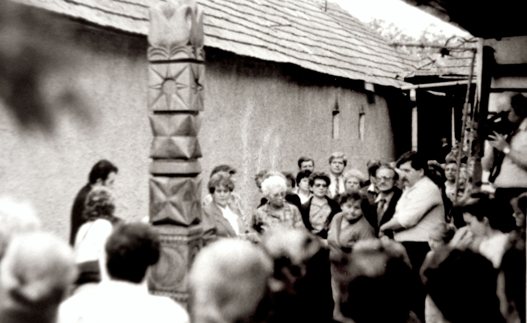 szepsi-kopjafa-avatas-1989