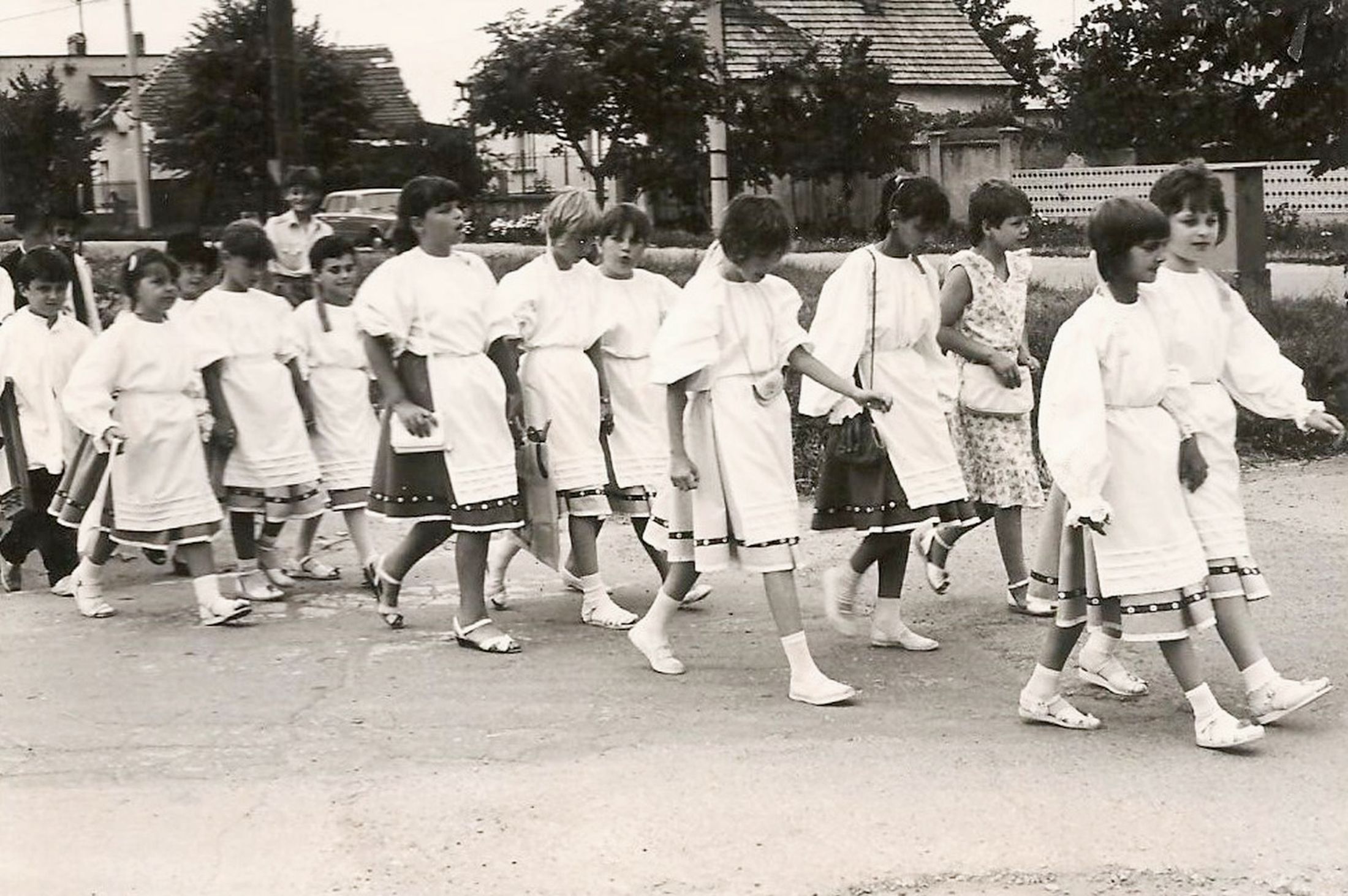 szimo-1990-almacska-gyermektanccsoport