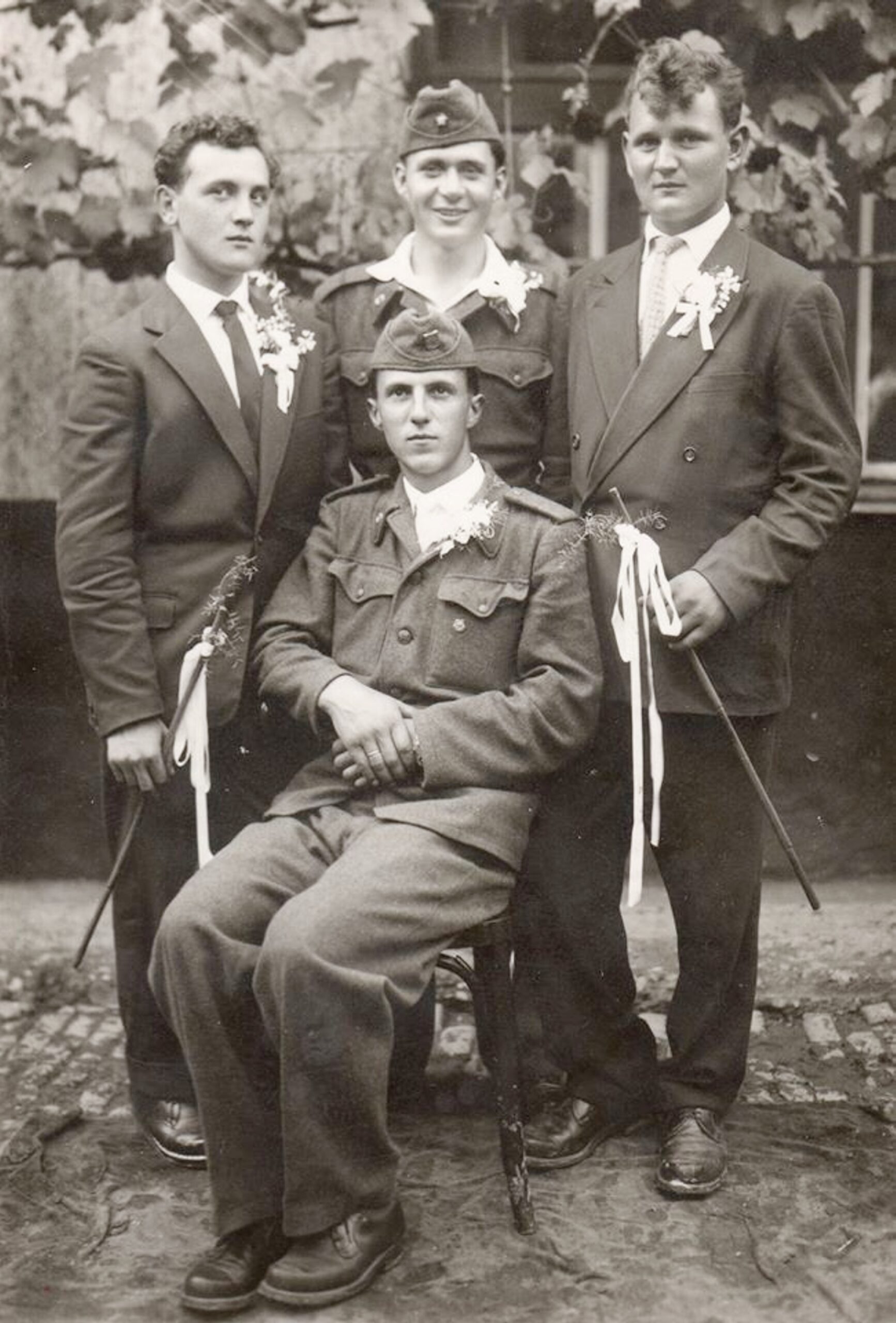 vaga-lakodalom-katonaval