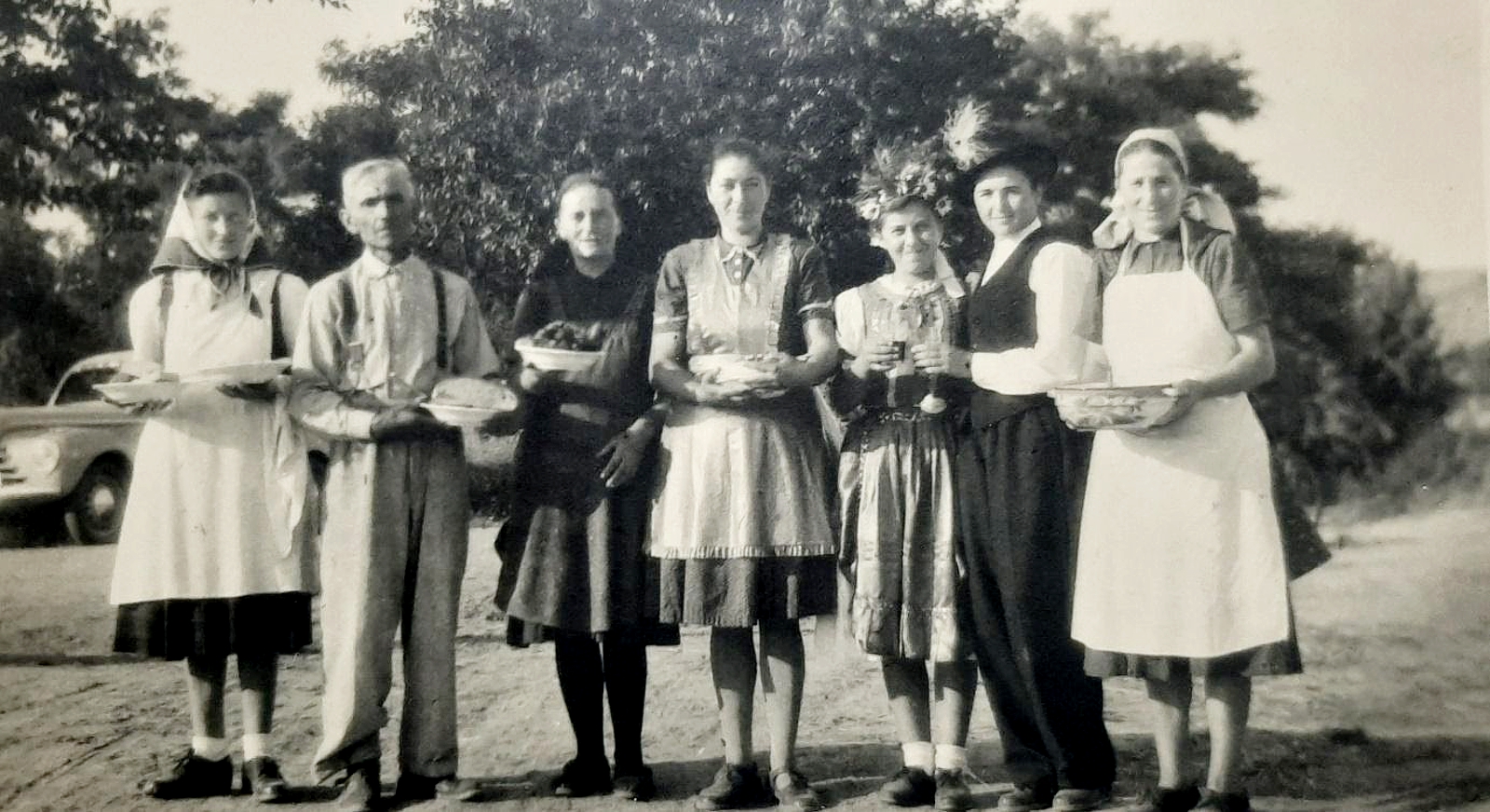 Madar_aratasiunnep_1951_SzaboErzsebetmenyasszony_HirosGizellavolegeny