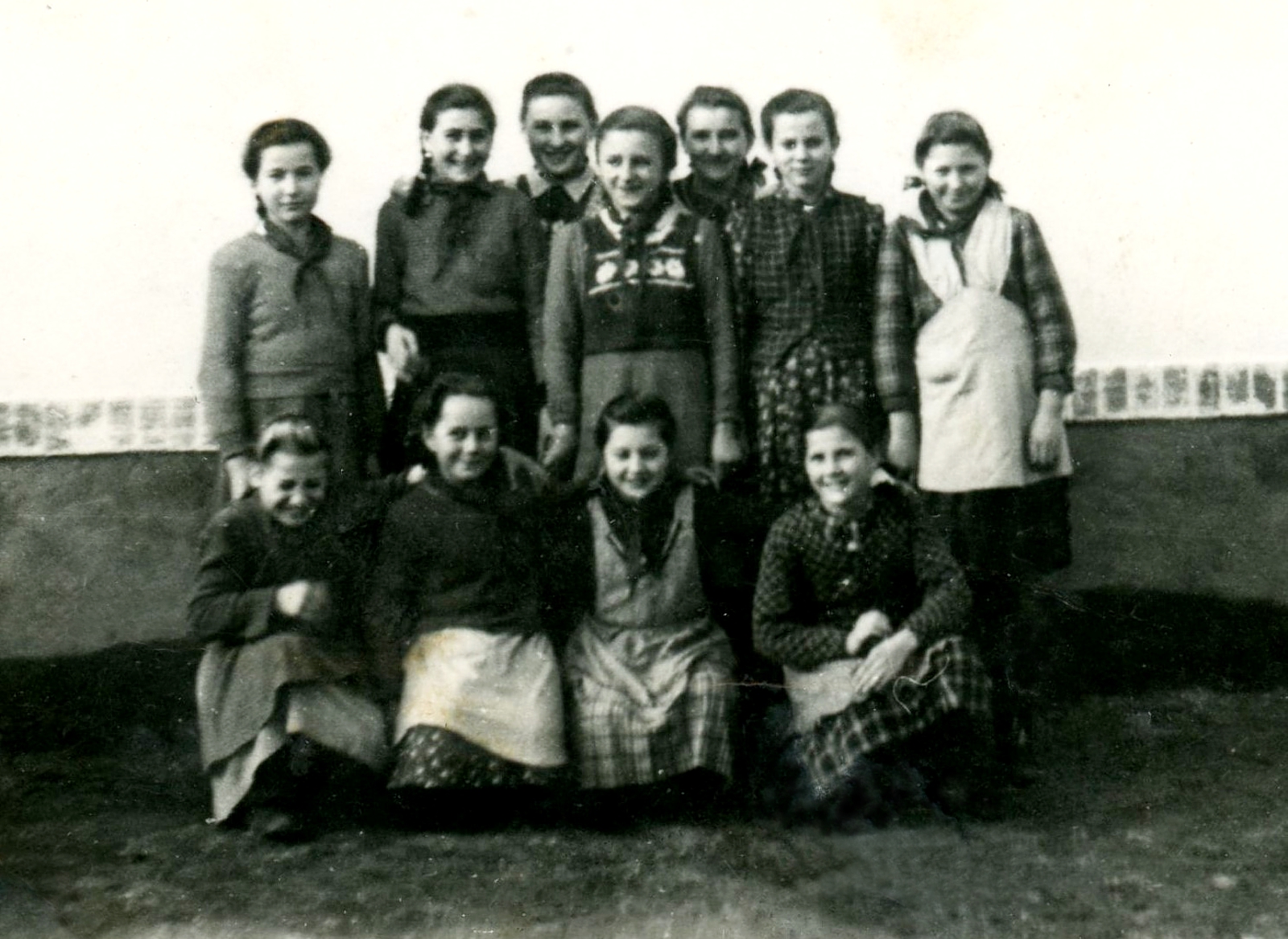 heteny-lanyok-a-globusznal_1953_Hajabacstanito_RancsoGizella