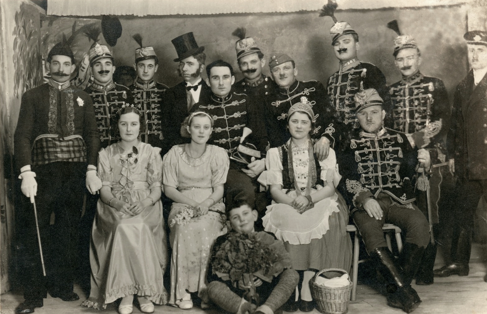 Hetenyiek_szinjatszok_kb1940