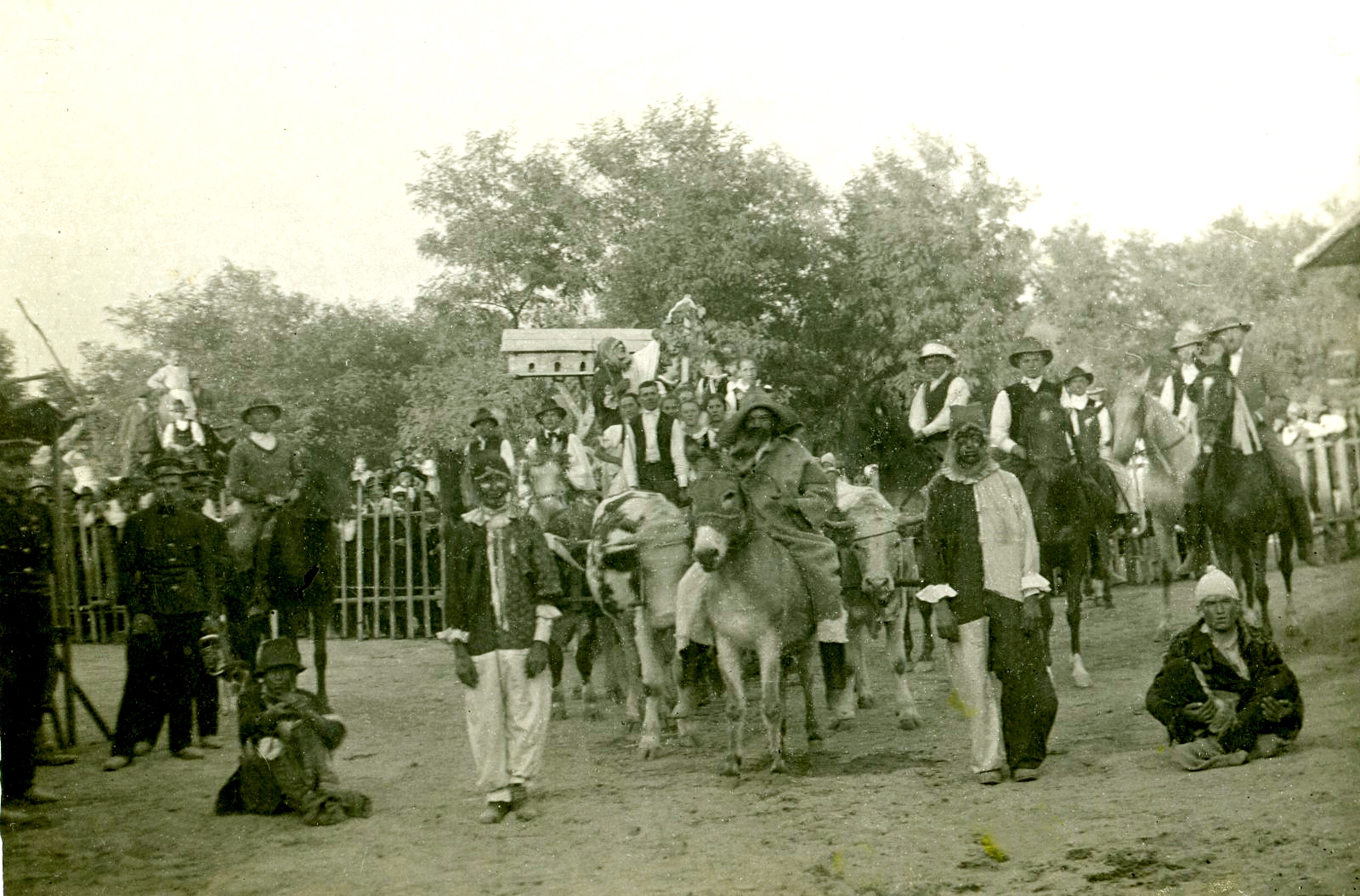 Heteny_szureti_felvonulas_1930