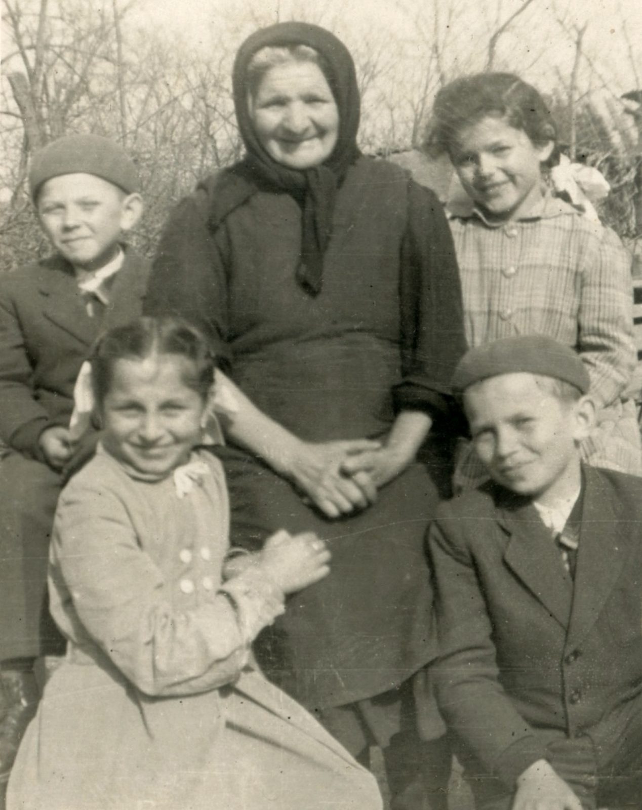 Heteny_nagymama_unokaival