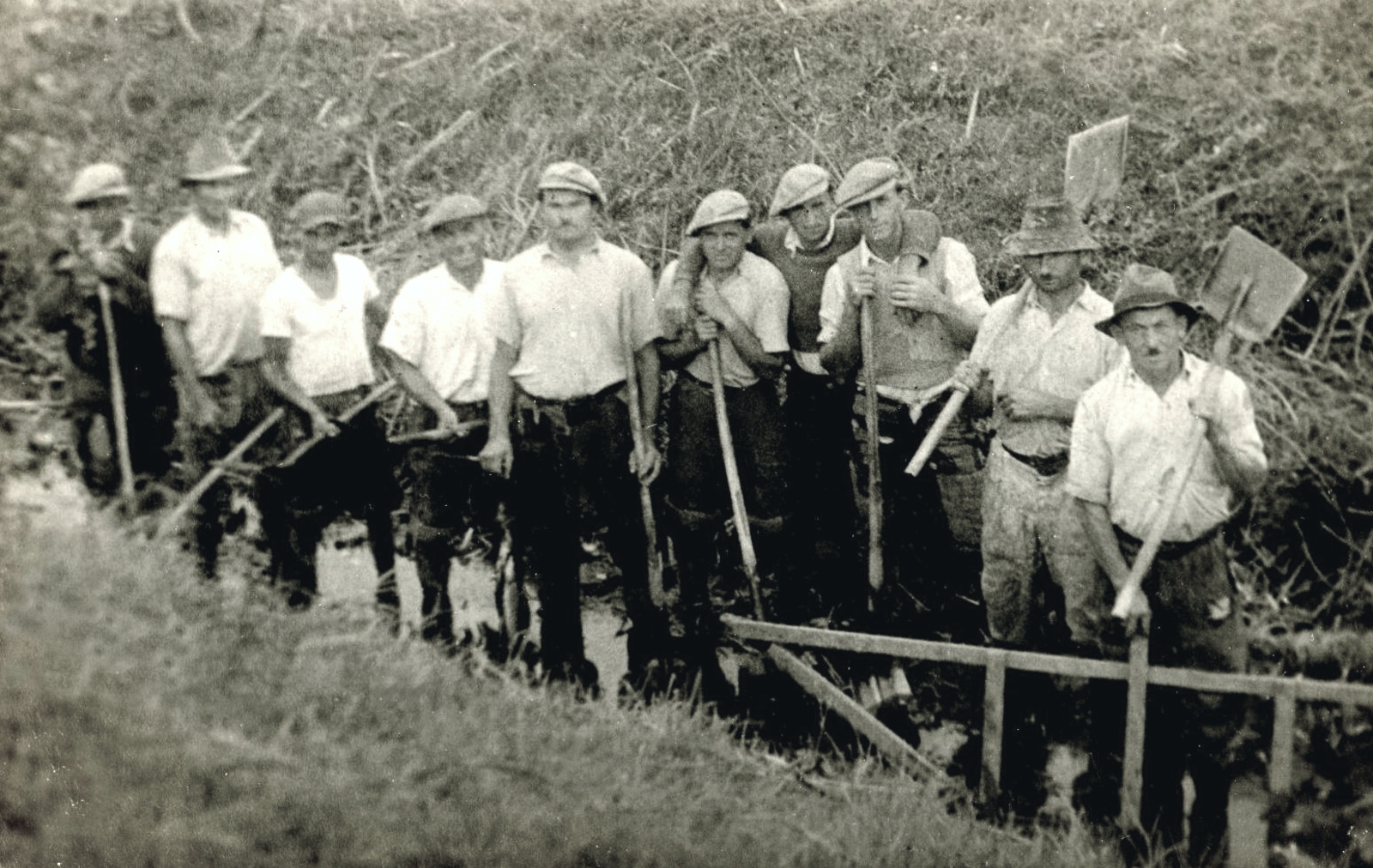 Heteny_1949_kanalistisztitas_FeketeVince