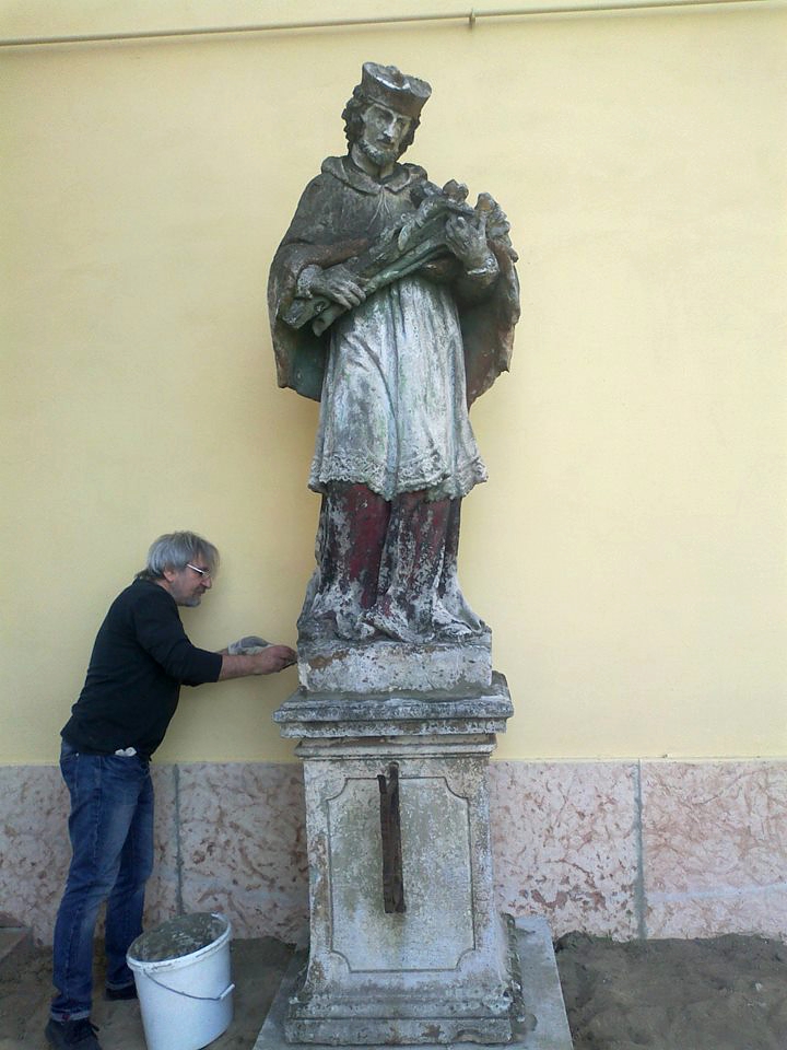 ogyalla-nepomuki-szent-janos-szobor-csutortoki-andrasal-2016-foto-bagin-arpad