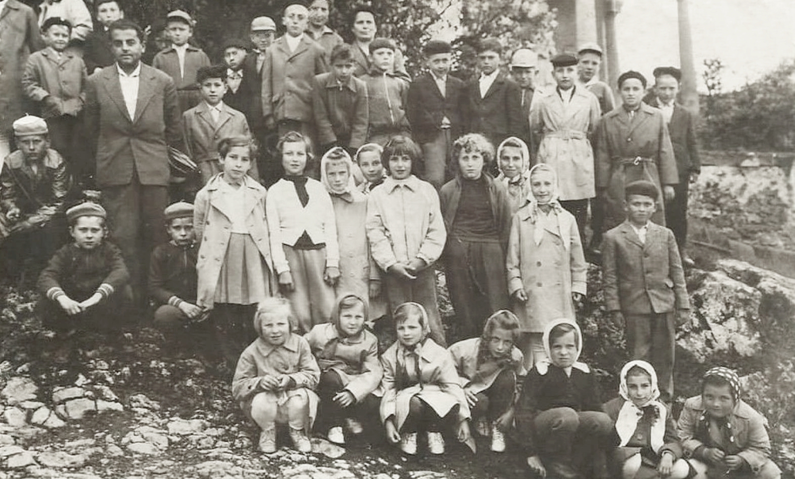 Nagybalogi_iskolasok_Betlerben